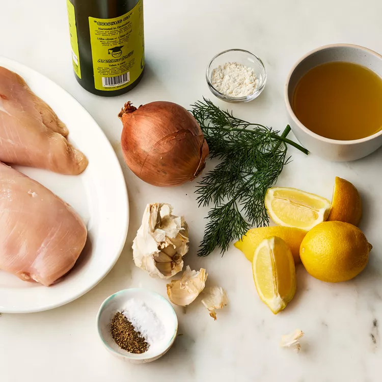 Filets de poulet dorés au citron et à l’aneth servis avec légumes de saison ingredients