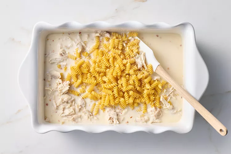 Poulet Alfredo crémeux en une seule poêle avec sauce onctueuse et touche de citron frais etape2