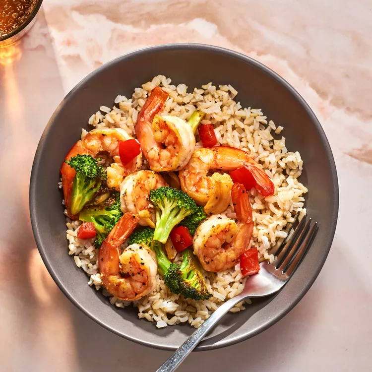 Crevettes sautées à l’ail avec brocoli croquant dans une poêle saine et rapide etape2