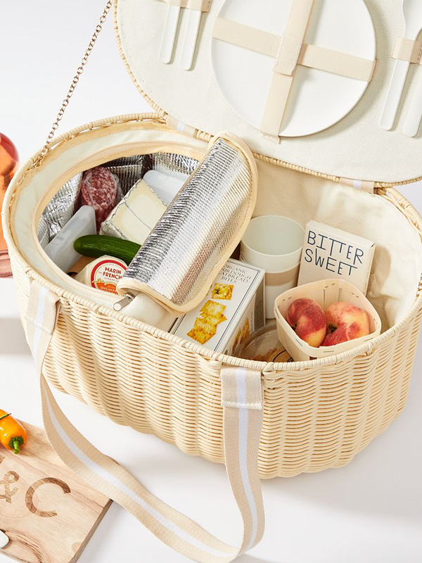 idées pique-nique chic plateau charcuterie fromages fruits noix miel crackers