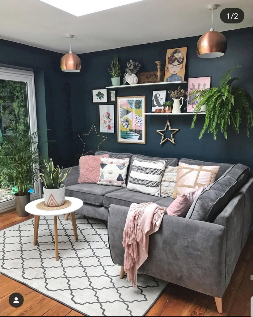 peinture salon Bleu nuit mur d'accent