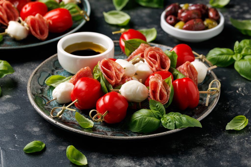brochettes apéritives sans cuisson caprese melon prosciutto feta olive finger food facile