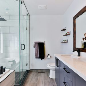 6 couleurs tendances pour relooker ta salle de bains en 2026 (sans te ruiner)